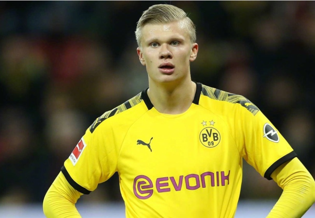 世体：拉菲尼亚王者归来，成为巴萨队内精神与战术双重领袖（世体：拉菲尼亚强势回归，扛起巴萨精神与战术双重大旗）