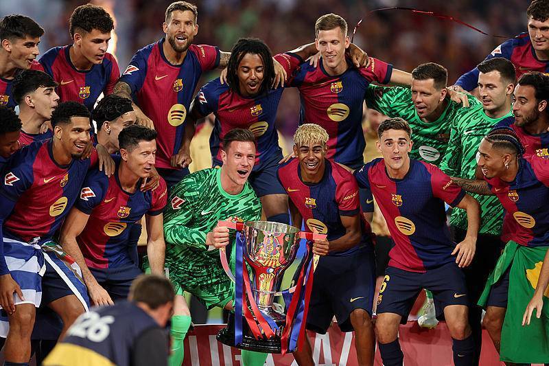 玉昆球迷在机场深情送别安德森，安德森的回应藏着太多不舍（玉昆球迷机场深情送行，安德森回应尽显不舍）