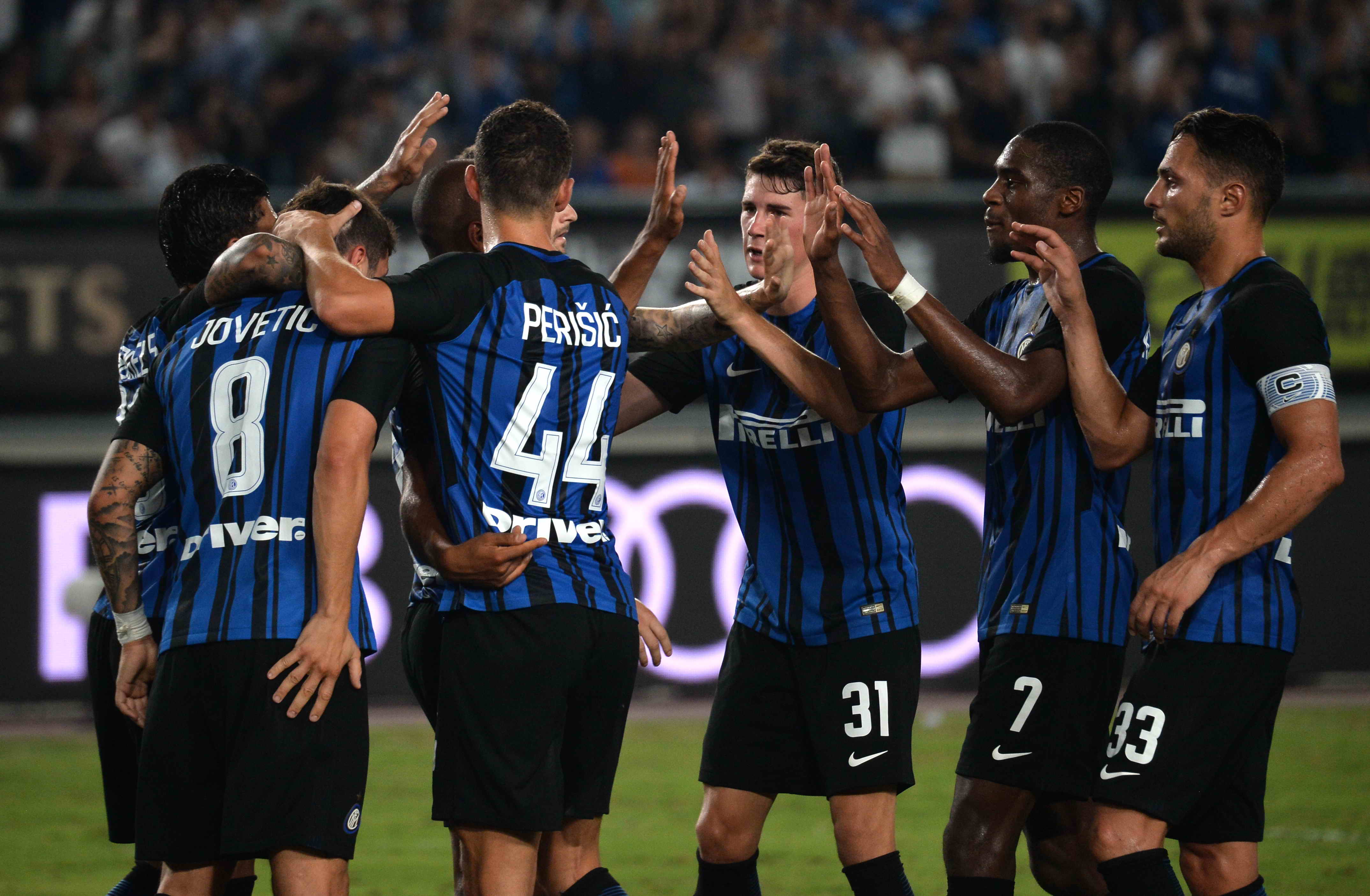 TA：贝林应该担任英格兰的10号位，他比罗杰斯更具进球威胁（TA：英格兰10号应由贝林担纲，他的进球威胁胜过罗杰斯）