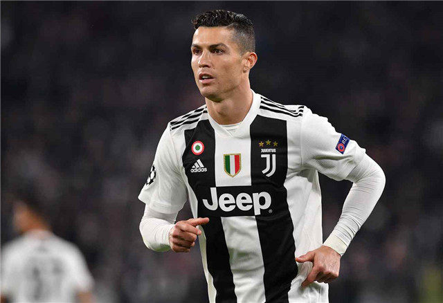 洛里：温哥华的人造草皮质量太差，在这样的场地比赛不可接受（洛里怒斥温哥华人造草皮质量堪忧：在这种场地比赛无法接受）