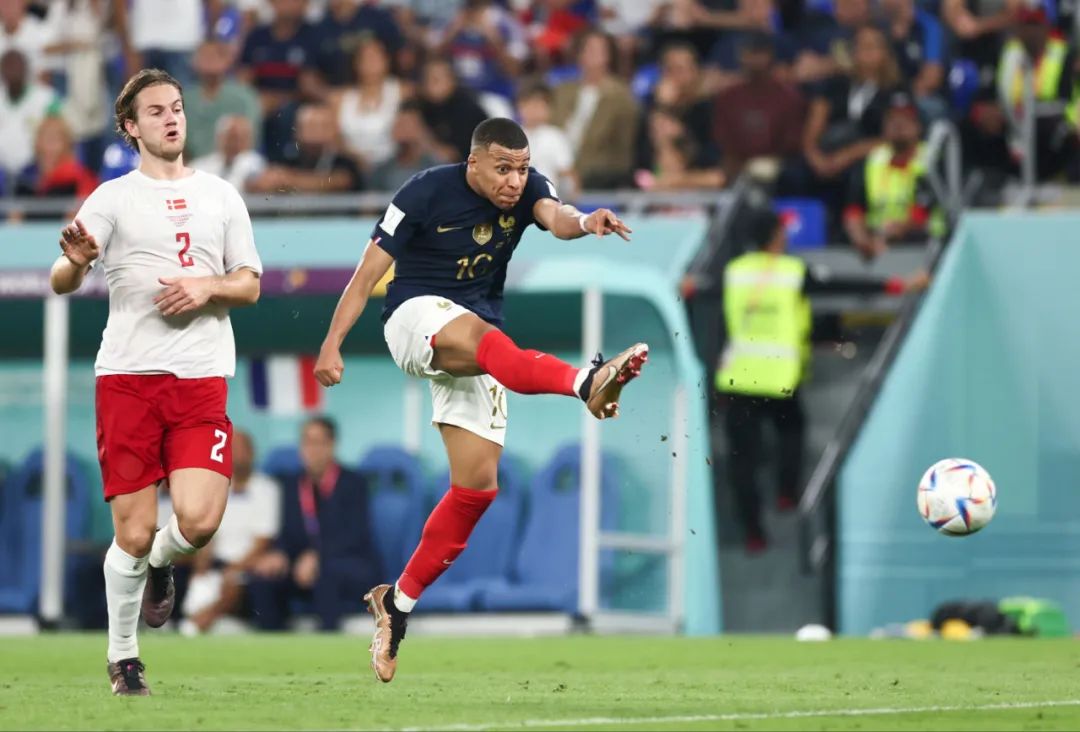 连续3场欧冠进球，17岁小将卡尔当选拜仁3-1葡体全场最佳（17岁新星卡尔欧冠三连斩，荣膺拜仁3-1葡体之战全场最佳）