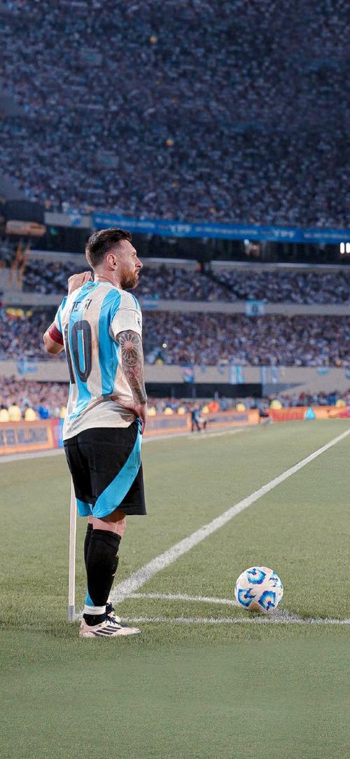 鲁尼：我爱逛廉价商店，买咖喱味方便面和薯片吃（鲁尼称钟爱平价店：常买咖喱味泡面和薯片）