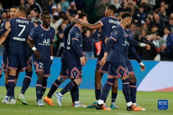 欧冠赛场精彩瞬间：巴萨主场2-0取胜,（欧冠高光时刻：巴萨主场2-0告捷）