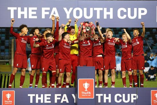 于根伟：开直播为缓解球员压力，我的工作不是研究网络资讯（于根伟：直播只为给球员减压，我的职责并非研究网络资讯）