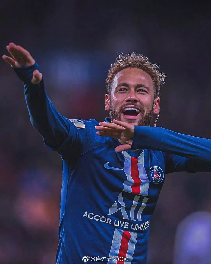 防守能力惊艳！火箭侧翼新援虽无三分命中依然稳健贡献（防守端亮眼！火箭侧翼新援三分失准仍稳健发挥）