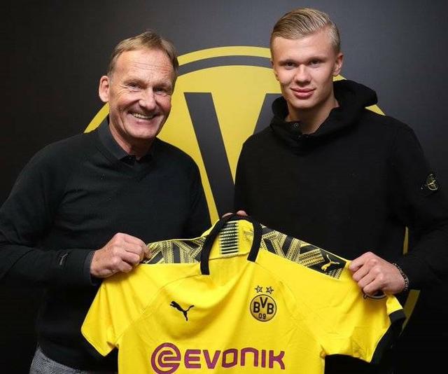 赵鹏：蒋4朱5是国内顶级中卫，但他俩搭配踢亚冠还是太吃力了（赵鹏：蒋4朱5皆属国内顶级中卫，但在亚冠搭档仍显吃力）