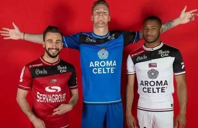 英博官方：现针对部分三层看台开启二轮售票，今日19：00开票（英博官方宣布：部分三层看台二轮售票将于今日19：00开启）